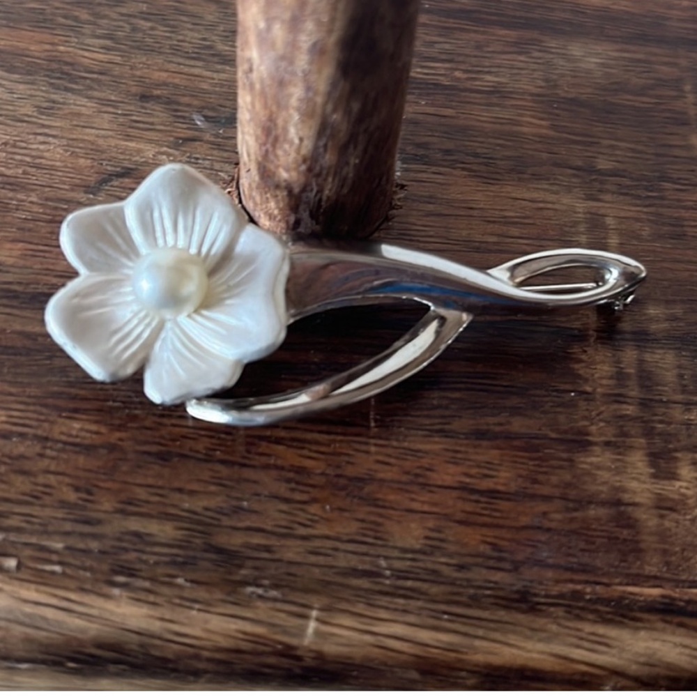 Vintage Cream and Silver Brooch Timeless Elegance